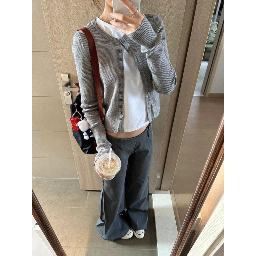 (sẵn)Áo khoác cardigan cổ tròn màu ghi trơn chất len gân dày dặn khuy cài CDG006 - Tiktik