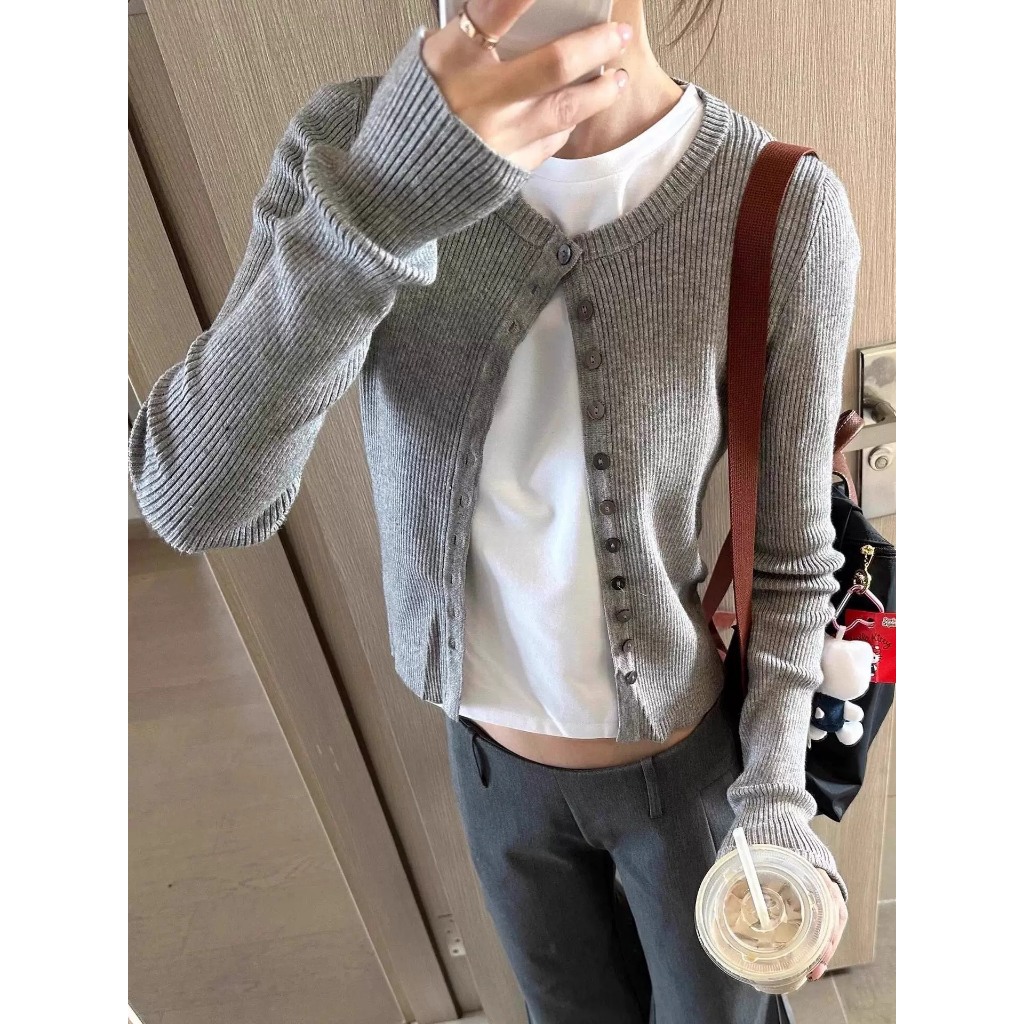 (sẵn)Áo khoác cardigan cổ tròn màu ghi trơn chất len gân dày dặn khuy cài CDG006 - Tiktik