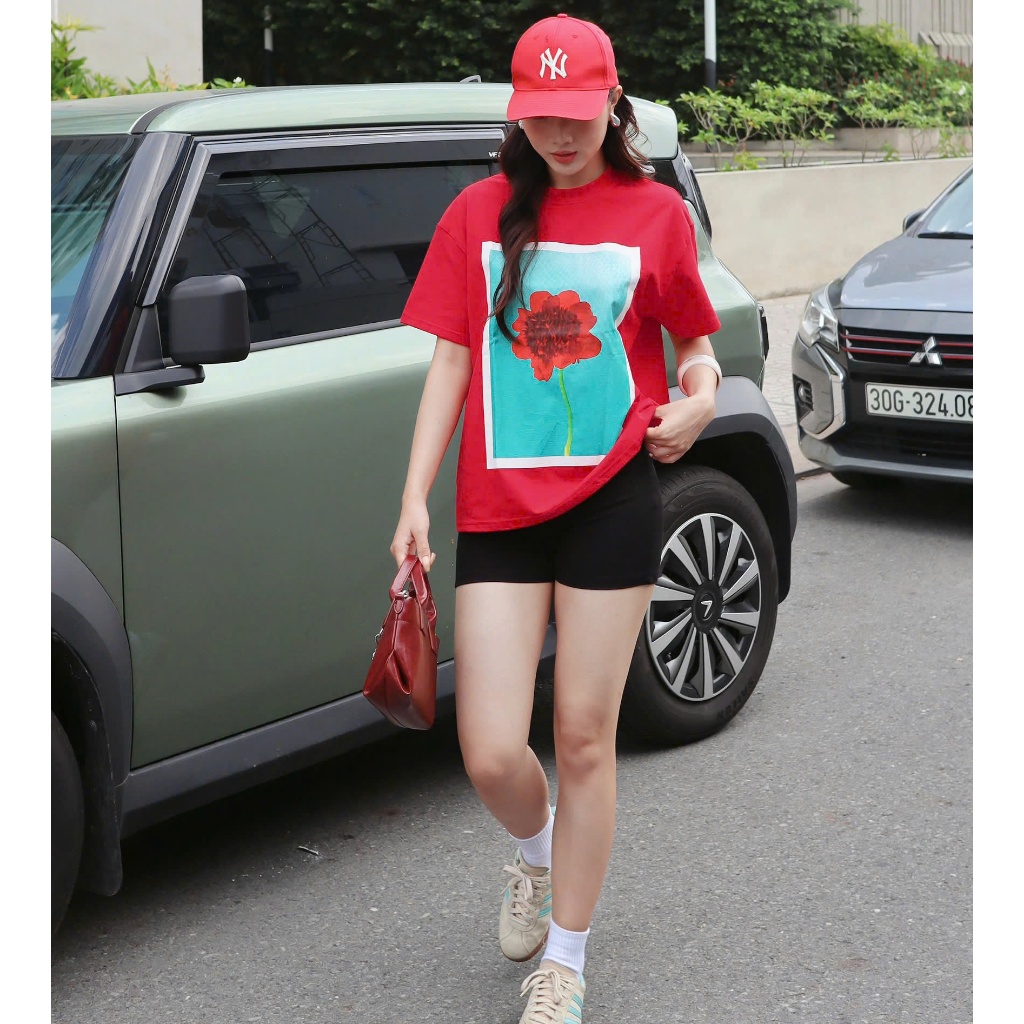 Áo Thun Mirage Bảng Hoa Đỏ Trendy Local Brand Chất 100% Cotton Mềm Mịn Thoáng Mát.