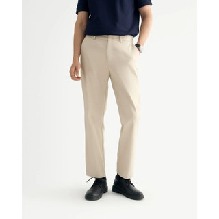 Quần kaki nam đính nhãn kim loại Form Slim cropped - RT 10S25PCA002