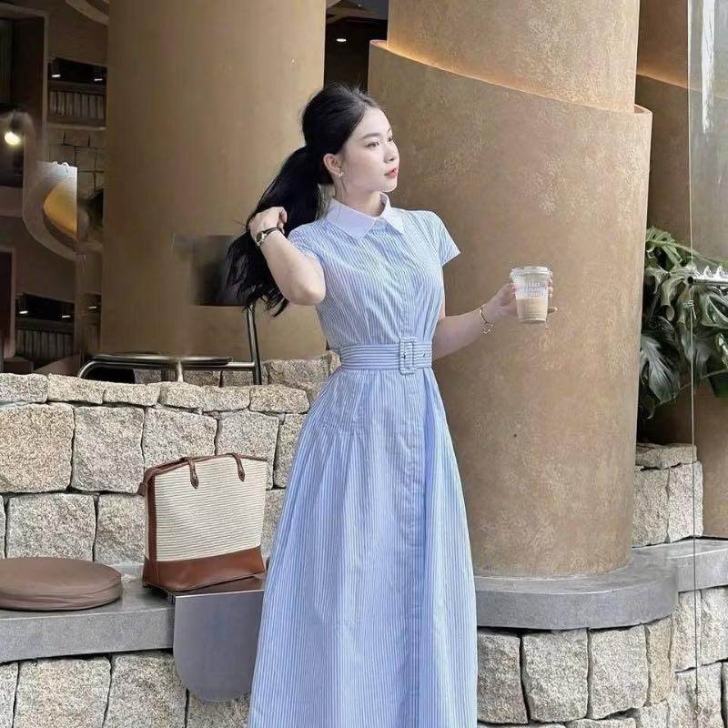 Đầm dài kẻ sọc xanh cổ sơ mi kèm đai eo, váy nữ công sở thanh lịch Hàn Quốc HCOM26296