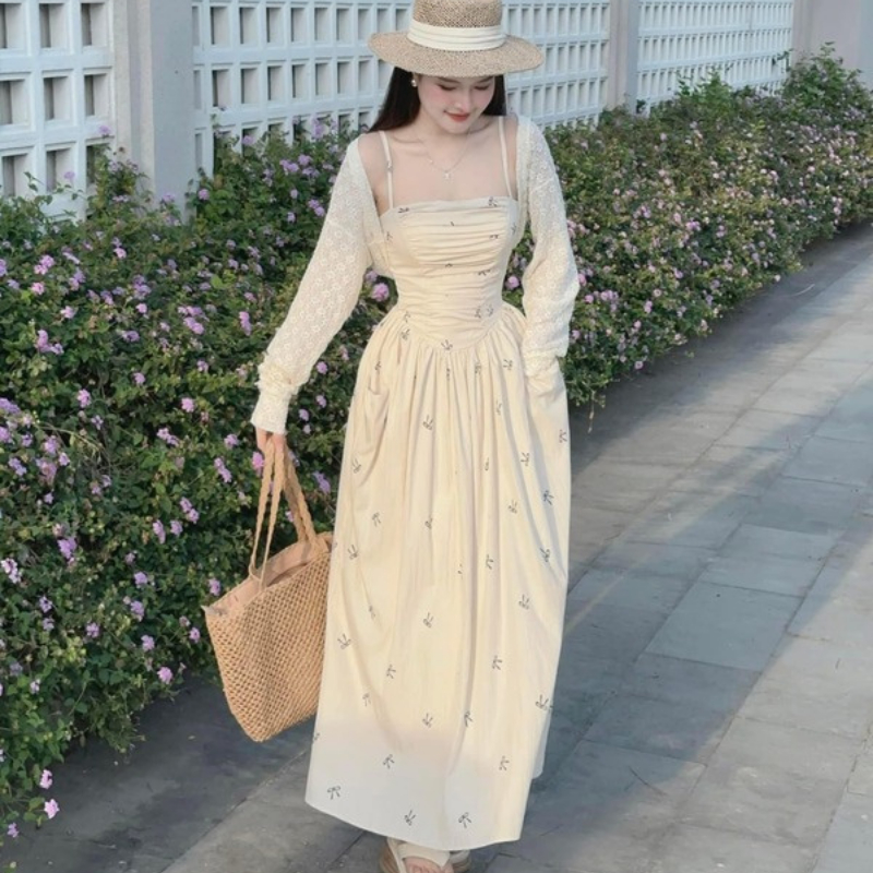 Đầm maxi hai dây kem phối tay ren dài họa tiết nơ nhỏ, váy nữ vintage đi biển nhẹ nhàng HCOM25494
