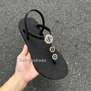 Giày sandal nữ quai mảnh chất liệu cao su gắn charm đồng tiền và cỏ 4 lá đem lại may mắn Sammyshoes