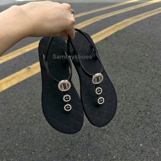 Giày sandal nữ quai mảnh chất liệu cao su gắn charm đồng tiền và cỏ 4 lá đem lại may mắn Sammyshoes