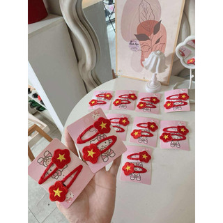 Set 2 kẹp nơ đỏ sao vàng cho bé phù hợp với các ngày lễ của đất nước