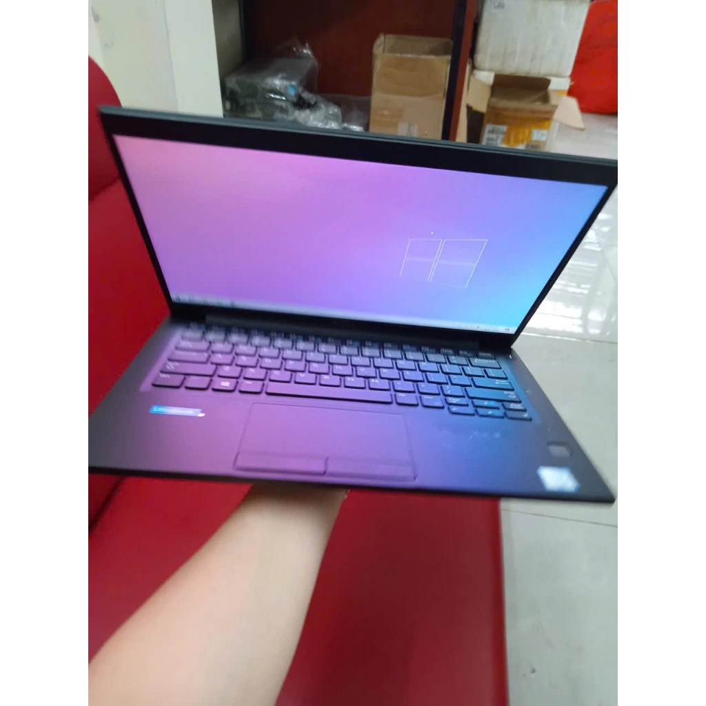 Laptop Dell Latitude 7390 Core i5 | RAM 8GB | SSD 256GB | Màn 13.3 inch FHD | Hàng Chính Hãng