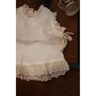 Áo Tay Bèo Ren Muslin bé gái Little Bee