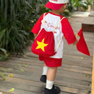 Set đồ bộ bé trai bé gái 2/9 + 1 Em bé yêu nước Siêu Hottrend + Tặng Balo Cờ Đỏ Sao Vàng Cho Bé