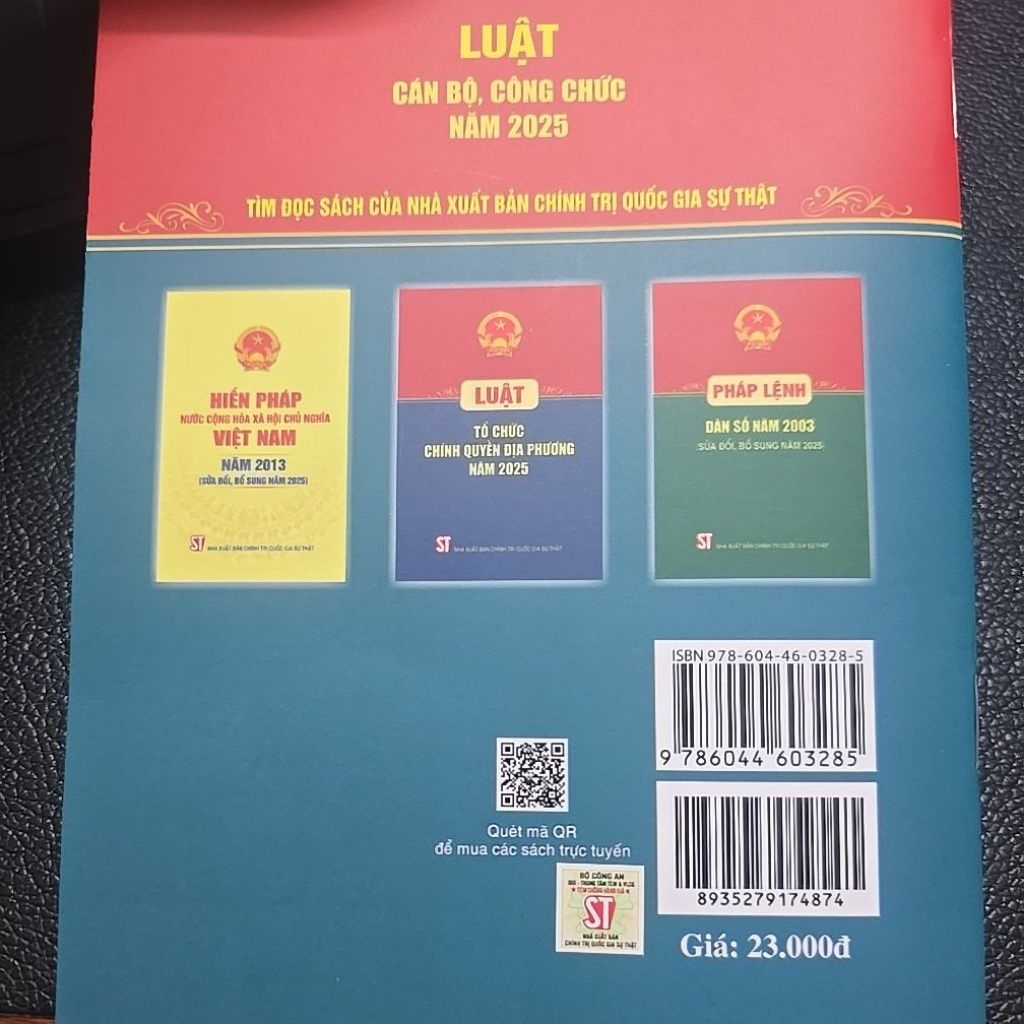 Sách - Luật cán bộ công chức năm 2025 (NXB Chính trị quốc gia Sự thật)