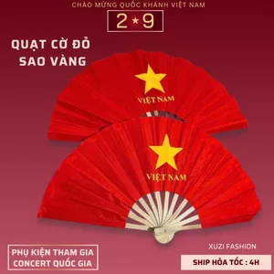 Quạt cờ đỏ sao vàng cầm tay , quạt vải lụa cờ Tổ Quốc đẹp cán gỗ , quạt biểu diễn phụ kiện concert quốc gia của nhà XUZI