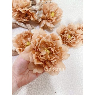 Mấn và Kẹp màu vàng nâu tóc phối cùng yếm Tết truyền thống ChoiChuu cho bé gái