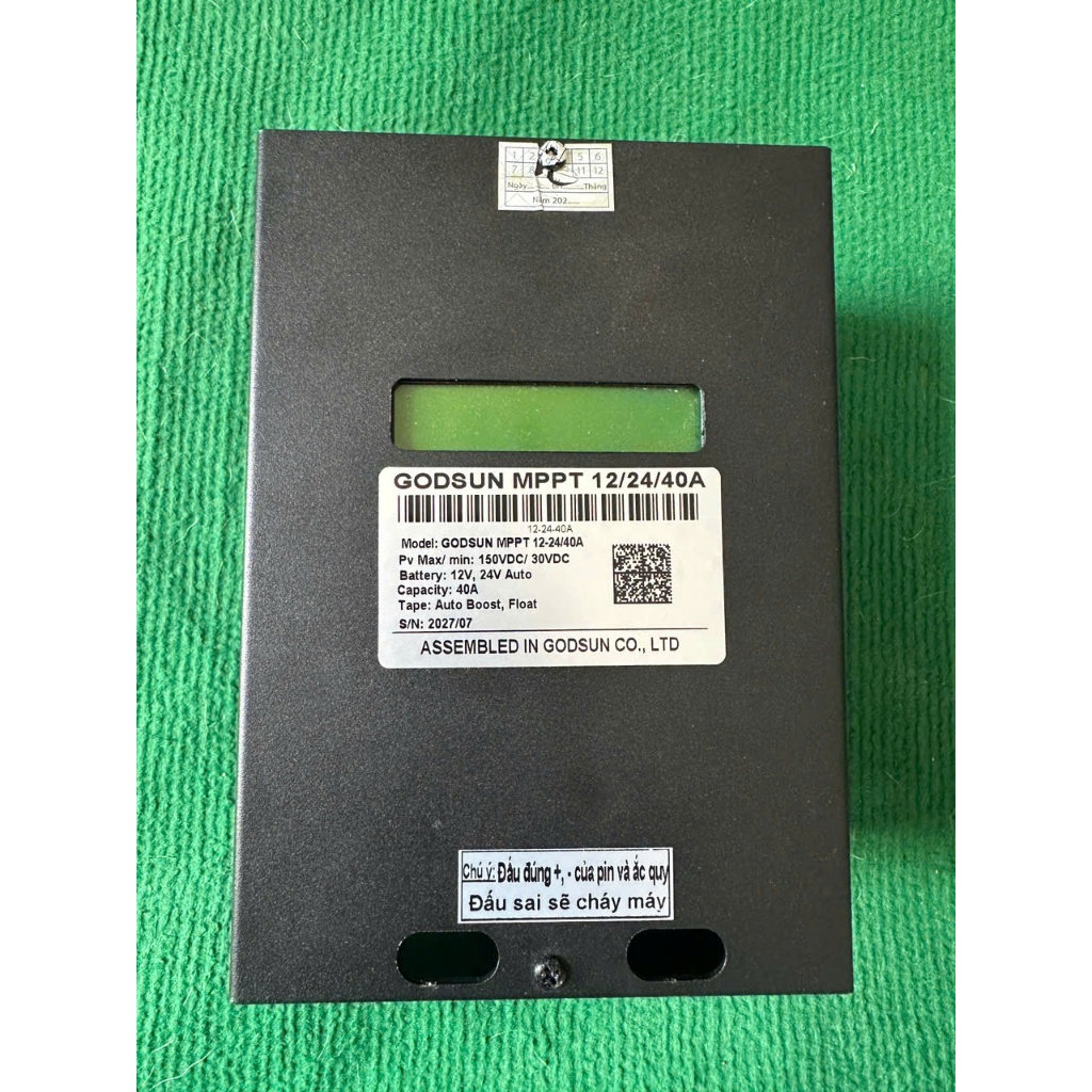 Sạc năng lượng mặt trời MPPT Hiệu suất cao, bảo vệ quá dòng, LCD hiển thị 40A 12V/24V