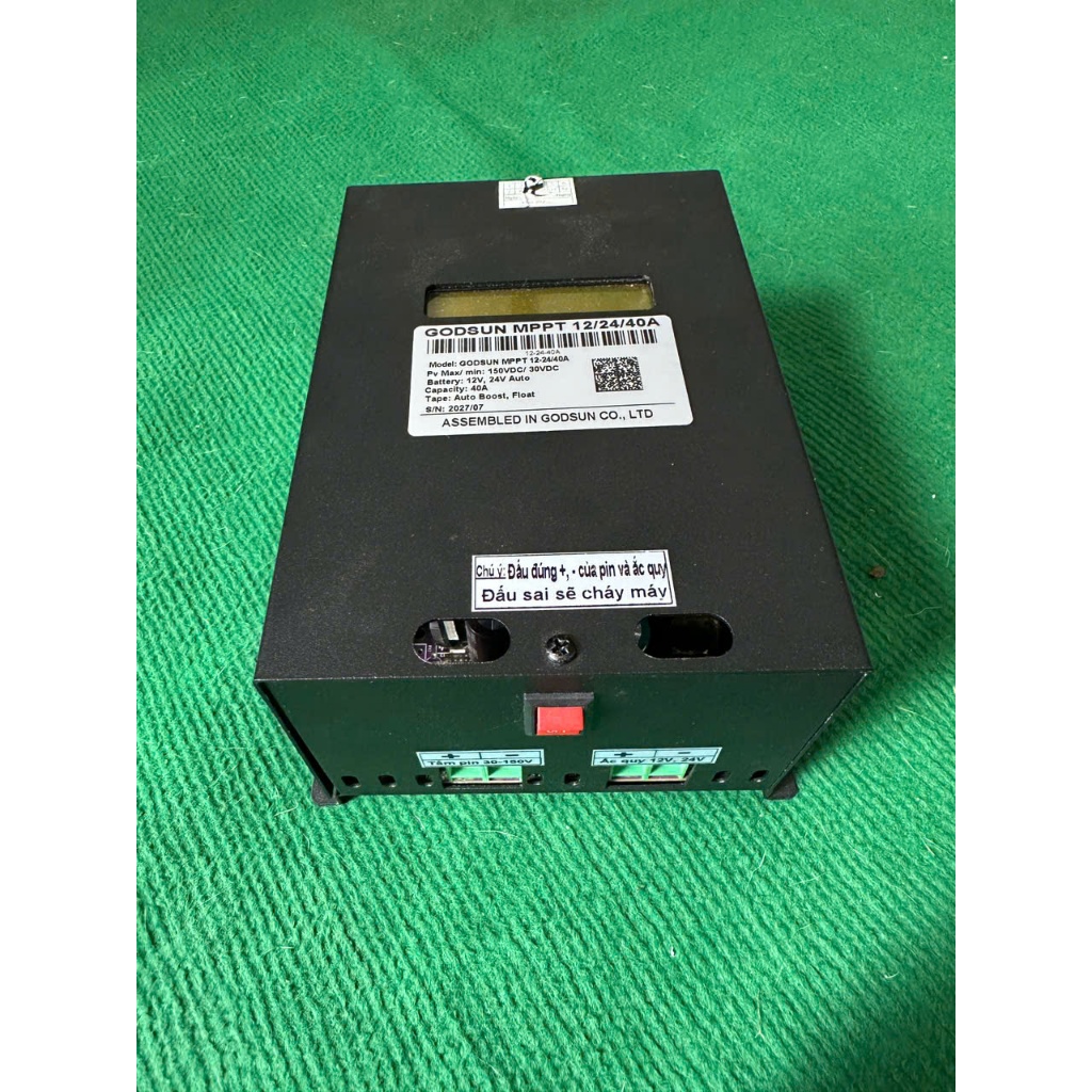 Sạc năng lượng mặt trời MPPT Hiệu suất cao, bảo vệ quá dòng, LCD hiển thị 40A 12V/24V