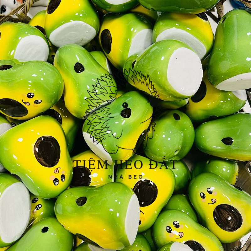 Heo Đất Bát Tràng Hình Quả Bơ Ú Nuu – Tiết Kiệm & Trang Trí Bàn Học Cực Xinh