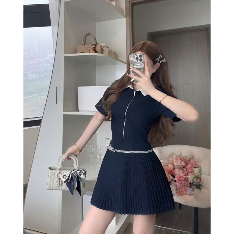 Đầm xòe ngắn tay cổ bẻ phối kem mix váy xếp ly xanh navy, phong cách Hàn Quốc nữ tính HCOM25824
