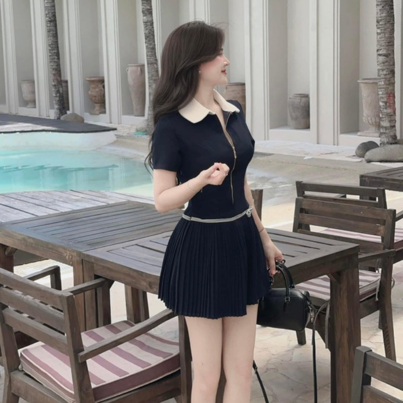 Đầm xòe ngắn tay cổ bẻ phối kem mix váy xếp ly xanh navy, phong cách Hàn Quốc nữ tính HCOM25824