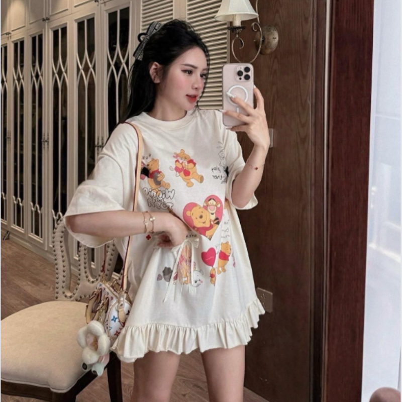 Váy thun dáng rộng tay lỡ, họa tiết gấu Pooh dễ thương, viền bèo lai phong cách trẻ trung xinh xắn HCOM26119