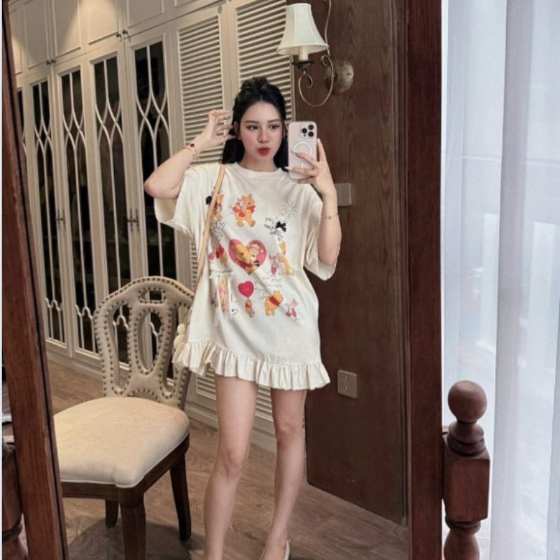 Váy thun dáng rộng tay lỡ, họa tiết gấu Pooh dễ thương, viền bèo lai phong cách trẻ trung xinh xắn HCOM26119