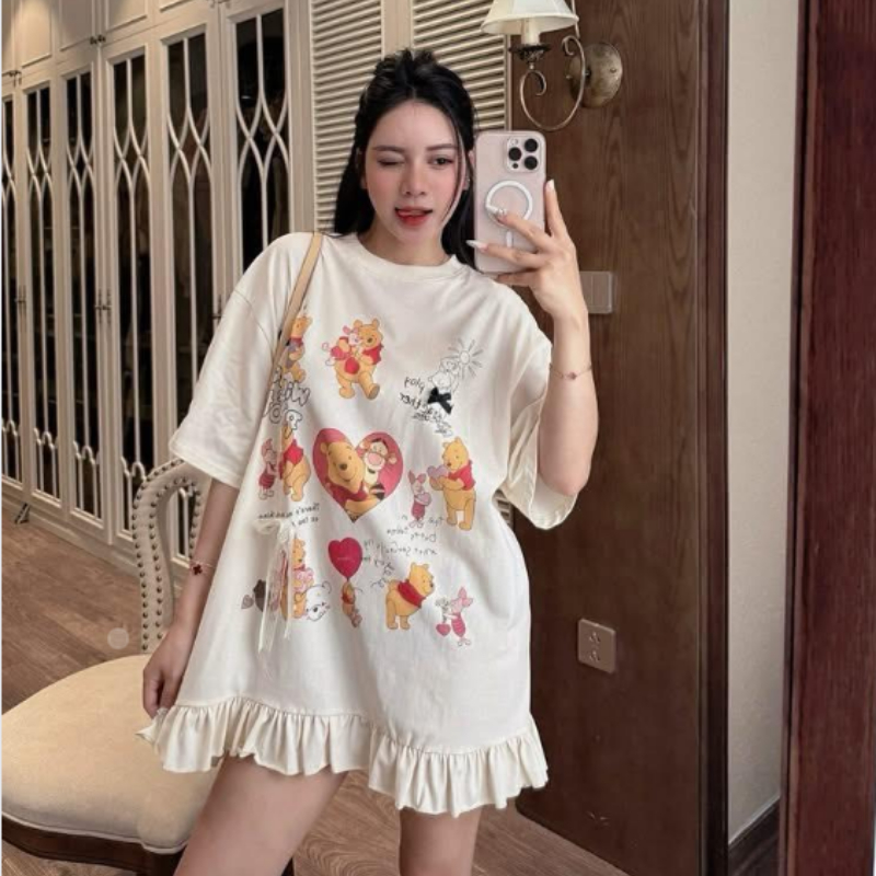 Váy thun dáng rộng tay lỡ, họa tiết gấu Pooh dễ thương, viền bèo lai phong cách trẻ trung xinh xắn HCOM26119