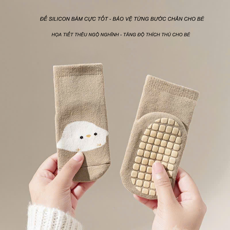 [COMBO 5 ĐÔI] Tất vớ cho bé họa tiết dễ thương có dế chống trơn trượt - Ekiu Shop