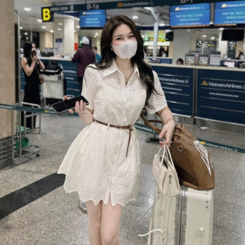 Đầm sơ mi ren trắng dáng ngắn, tay ngắn, váy nữ hoạ tiết ren hoa phong cách nữ tính trẻ trung HCOM26093