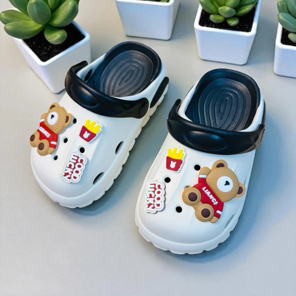 Dép sục lỗ thoáng cho bé trai, sandal cho bé trai có quai siêu nhẹ hình gấu khoai tây