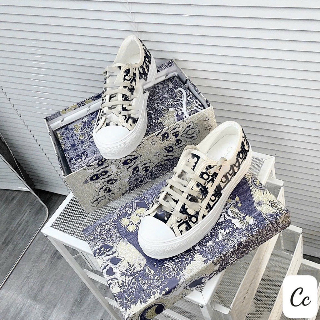 Giầy hoạ tiết Qccc