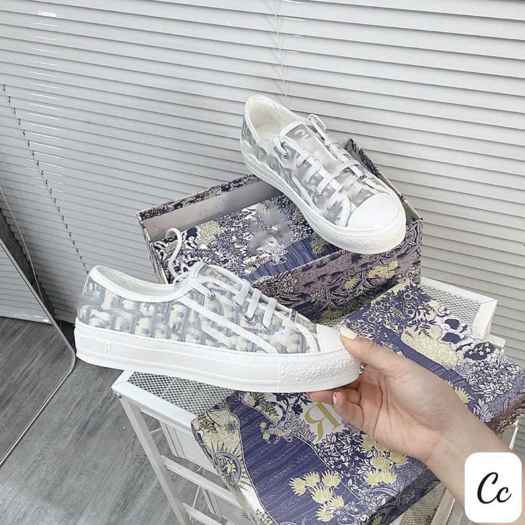 Giầy hoạ tiết Qccc