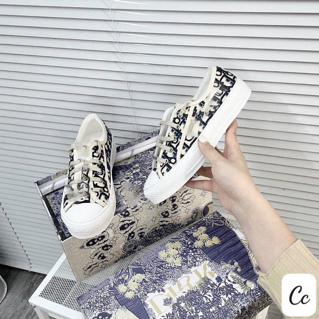 Giầy hoạ tiết Qccc