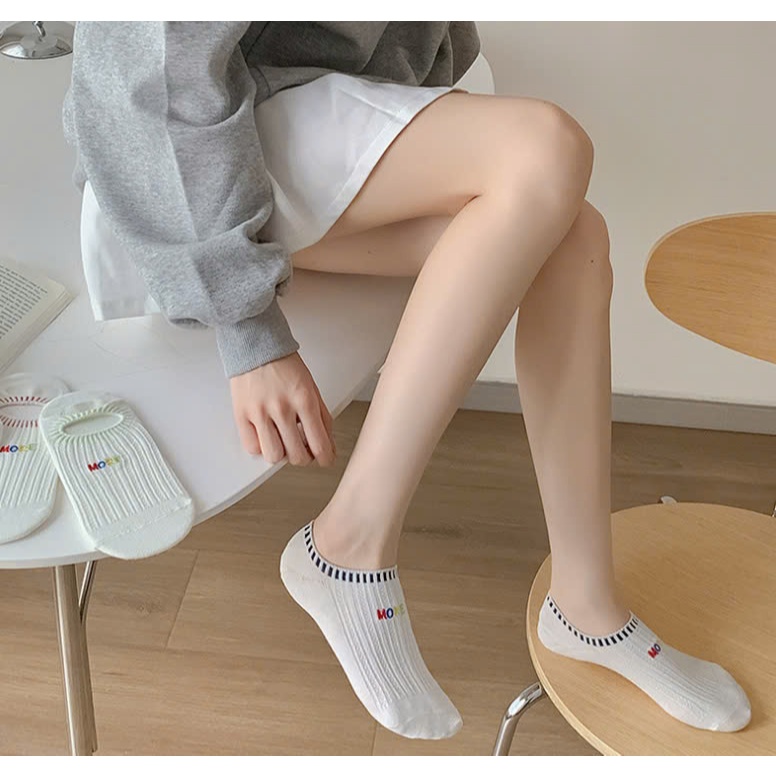 Vớ Tất kẻ Xanh Đỏ cổ thấp Nữ phong cách trẻ trung, cá tính, năng động.