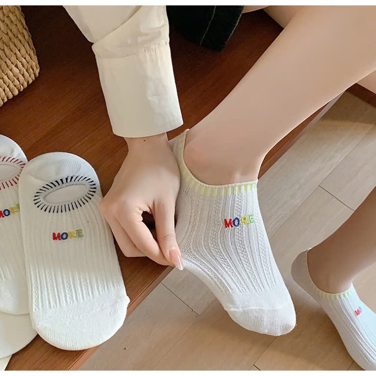 Vớ Tất kẻ Xanh Đỏ cổ thấp Nữ phong cách trẻ trung, cá tính, năng động.