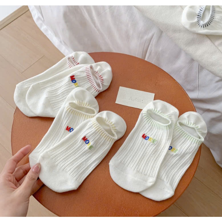 Vớ Tất kẻ Xanh Đỏ cổ thấp Nữ phong cách trẻ trung, cá tính, năng động.