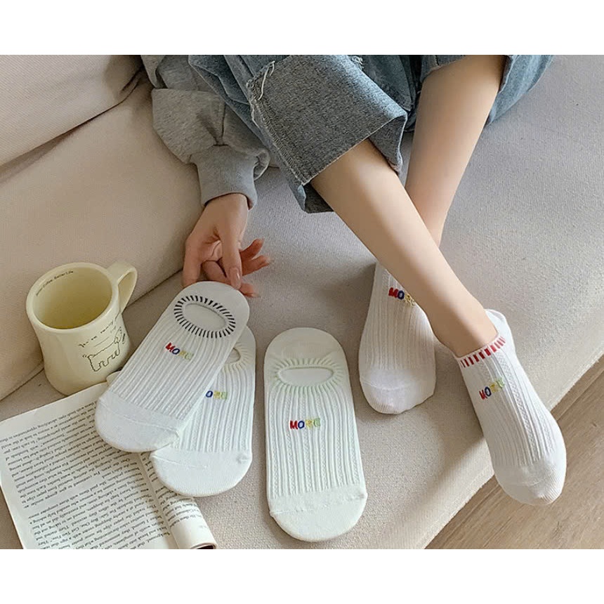 Vớ Tất kẻ Xanh Đỏ cổ thấp Nữ phong cách trẻ trung, cá tính, năng động.