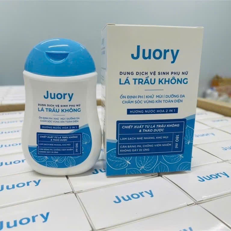 Dung Dịch Vệ Sinh Phụ Nữ Trầu Không Juory 180ml