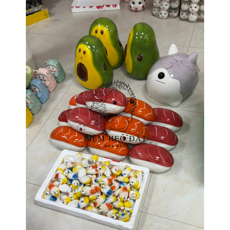 Heo Đất Sushi Gạo Trắng Bát Tràng 🐷 Ống Tiết Kiệm Cute Dễ Thương – Heo Đất Decor Quà Tặng Sinh Nhật