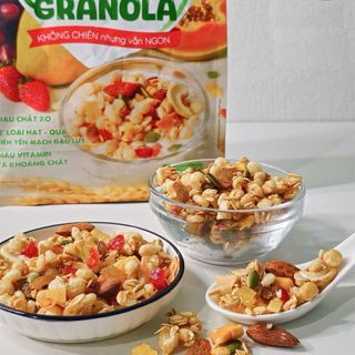 Granola Giọt Nắng Mới, ngũ cốc ăn sáng healthy ngon giòn lành mạnh, giàu chất xơ và năng lượng từ hạt và trái cây
