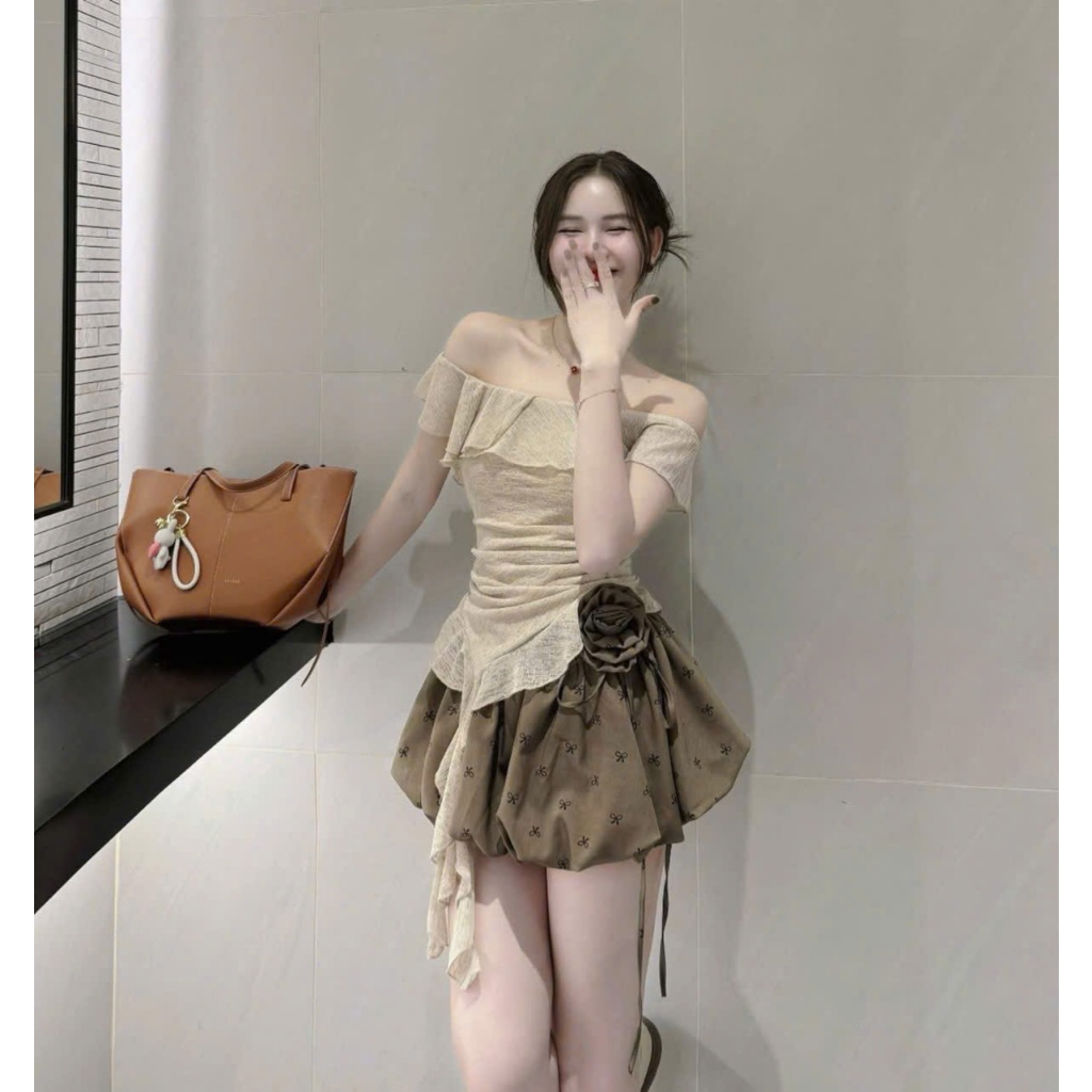 Bộ nữ bèo áo bozip trễ vai chiết eo bèo dây phối chân váy bí đính dây hoa trẻ trung, nữ tính