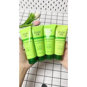 1 Hộp _ Gel tẩy da chết sáng da Ginbi chiết xuất nha đam
