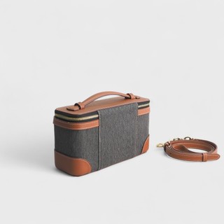 Túi Vanity Canvas. Túi đeo vai hàng thiết kế da bò thật và canvas size S/M . Túi cầm tay da bò thật và canvas.