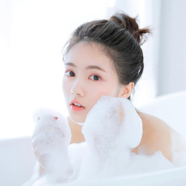 Sữa Tắm Dưỡng Trắng Sáng Da Sữa Bò Tươi Avatar White Body Wash 800 mL