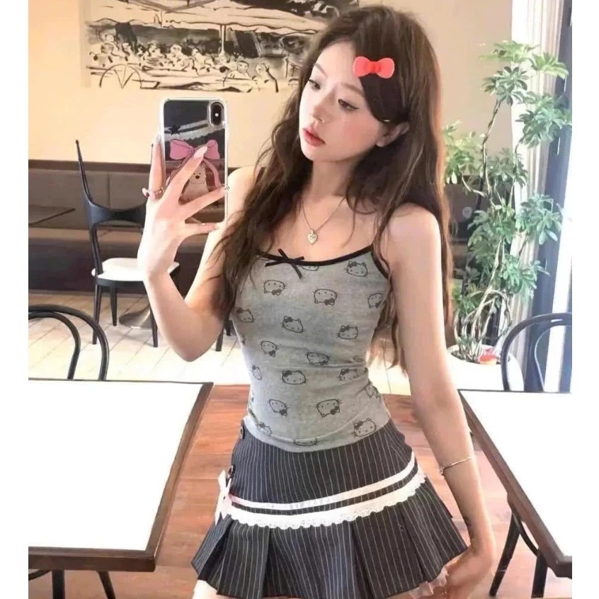 < Kèm Mút Ngực > Áo Ngủ 2 Dây Viền Cổ Hoạ Tiết In Kín Mèo Kitty Sang Chảnh Sexy Ôm Eo Tôn Dáng