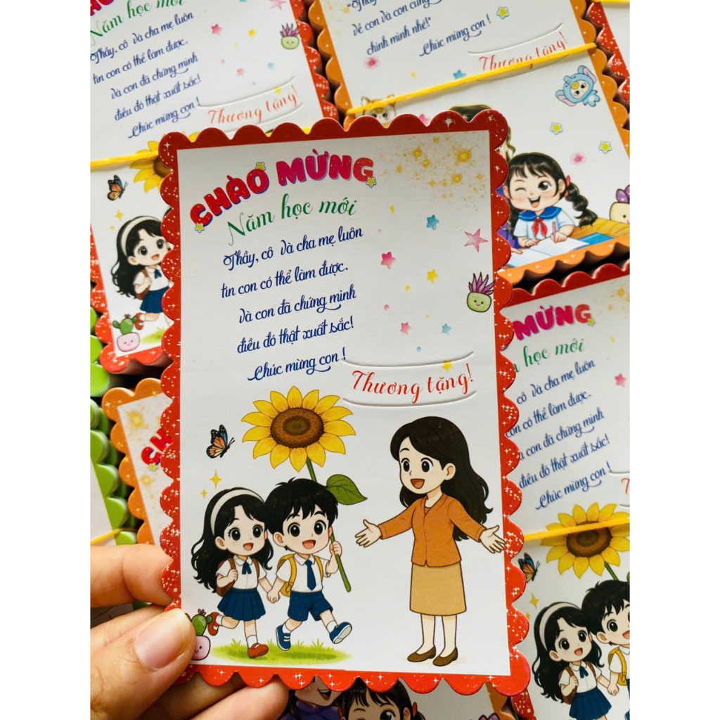 Thiệp CHÀO MƯNG NĂM HỌC MỚI quà tặng ý nghĩa cho các bé ( mẫu ngẫu nhiên)
