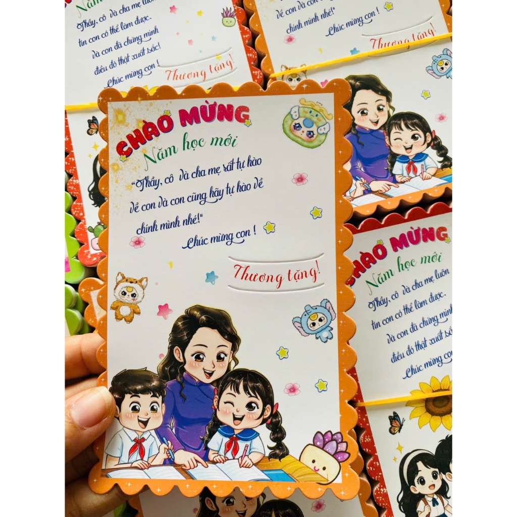 Thiệp CHÀO MƯNG NĂM HỌC MỚI quà tặng ý nghĩa cho các bé ( mẫu ngẫu nhiên)