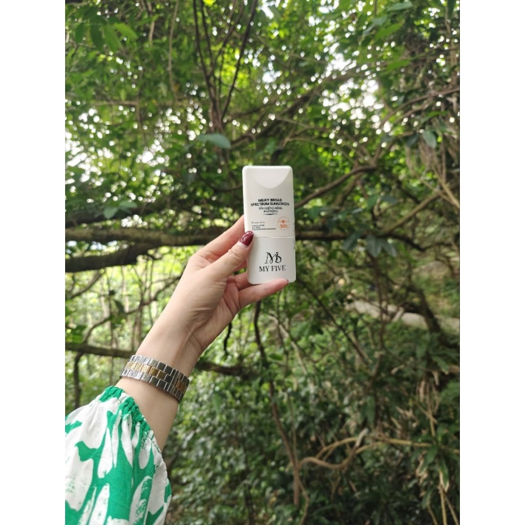 Kem sữa chống nắng phổ rộng