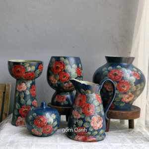lọ hoa hồng trà đỏ vẽ tay thủ công tỉ mỉ từ họa sĩ gốm làng nghề Bát Tràng gốm thủ công cao cấp