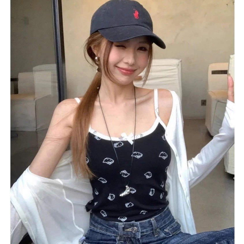 < Kèm Mút Ngực > Áo Ngủ 2 Dây Viền Cổ Hoạ Tiết In Kín Mèo Kitty Sang Chảnh Sexy Ôm Eo Tôn Dáng