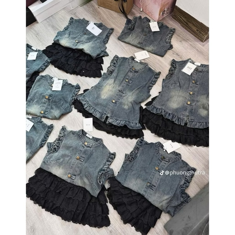 L573- Sét bộ jeans tay bèo sát nách phong cách tiểu thư, áo bò cúc đồng chất bò giấy mềm mịn + chân váy tầng (38-55kg)