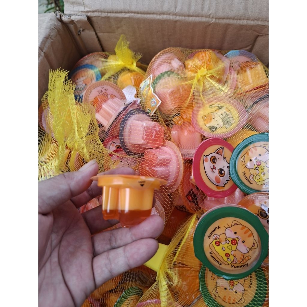 1kg thạch caramen  đầy đủ các con vật cho bé