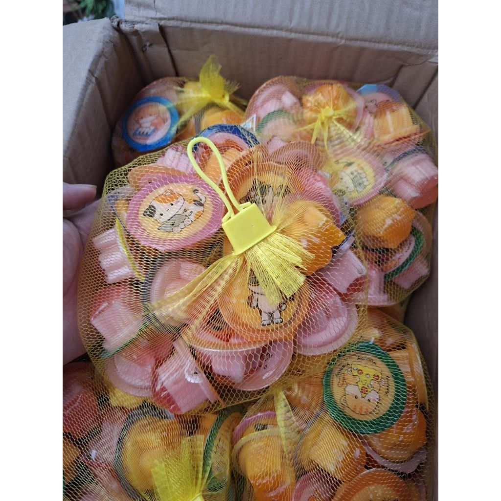 1kg thạch caramen  đầy đủ các con vật cho bé
