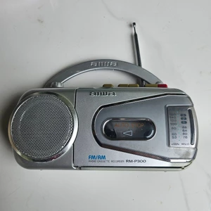 Đài Radio cassette mini cầm tay AIWA RM-P300 có AM FM 108Mhz ngoại hình trầy phai sơn, full chức năng
